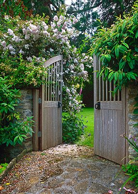 garden gateway england.jpg