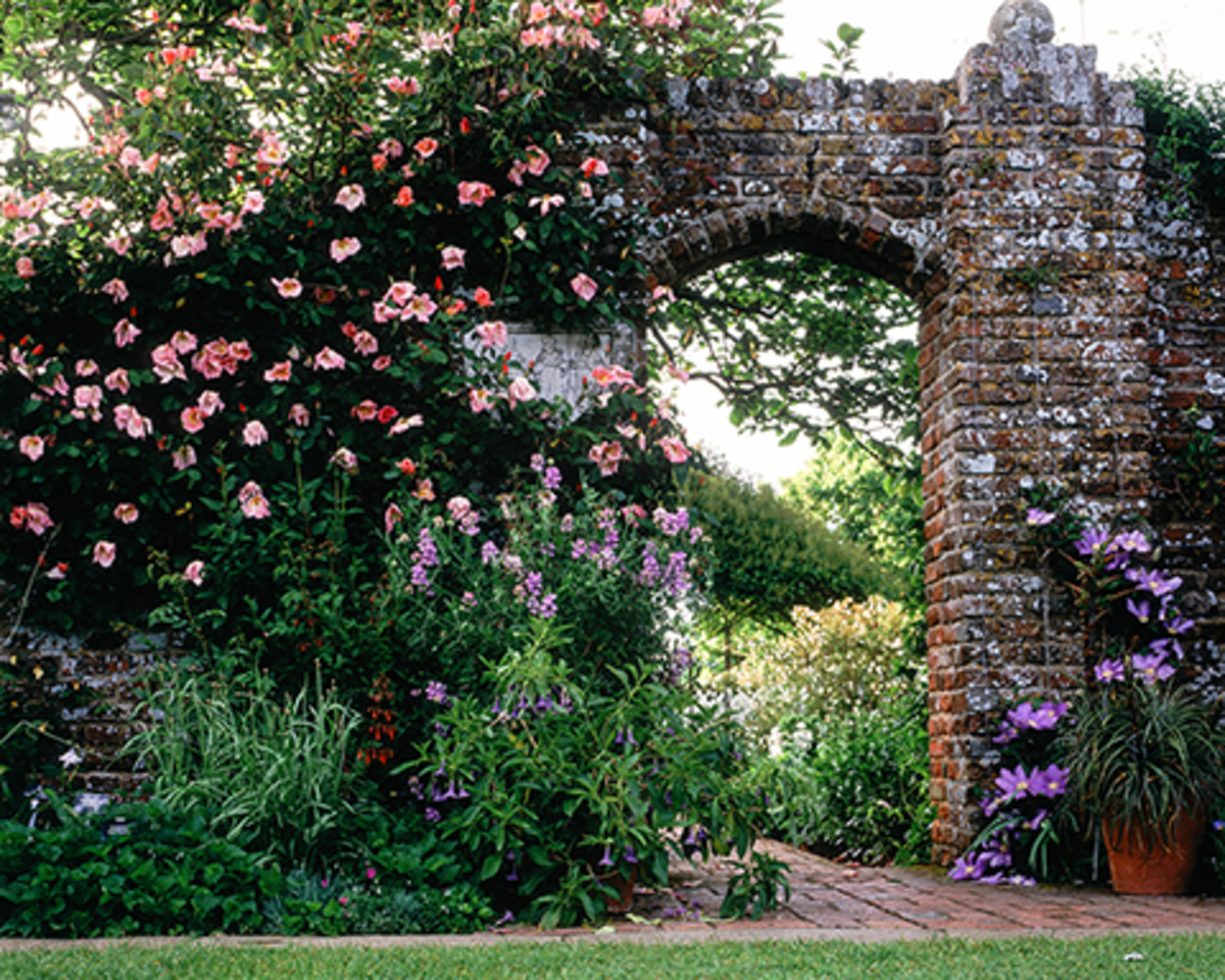 sissinghurst garden entry - web.jpg